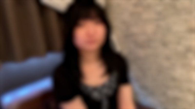※仅限本次贩售结束※最初也是最后的18岁几乎未经验女孩。明明对色色的事情好像没兴趣,却用夸张的呻吟声不断高潮,太色了。本次和下一部作品都不会再出现。