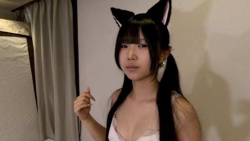 堇(18歲)可愛雙馬尾的第三次拍攝。被強迫進行深喉口爆與舔肛，