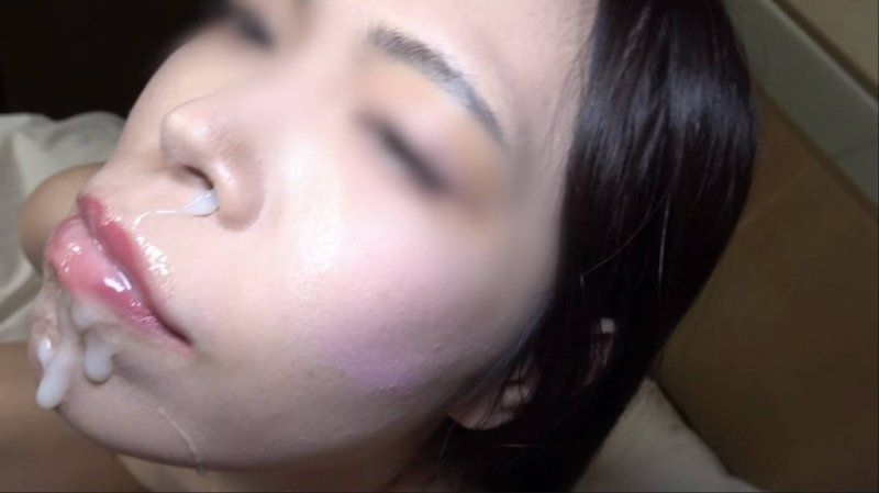 這樣臉會變白。【大量射臉】【無修正】婚期已過的阿拉莎女職員，為了求得緣分，大量射臉來驗運。